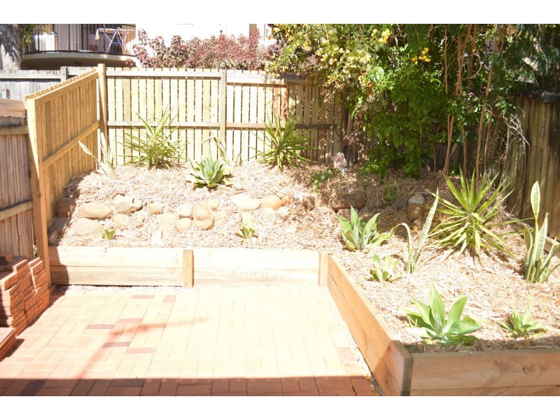 2/4 Walton Street, Southport QLD 4215