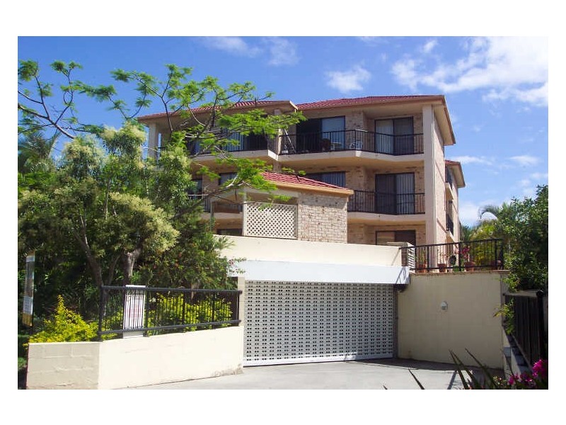 2/27 Chester Terrace, Southport QLD 4215