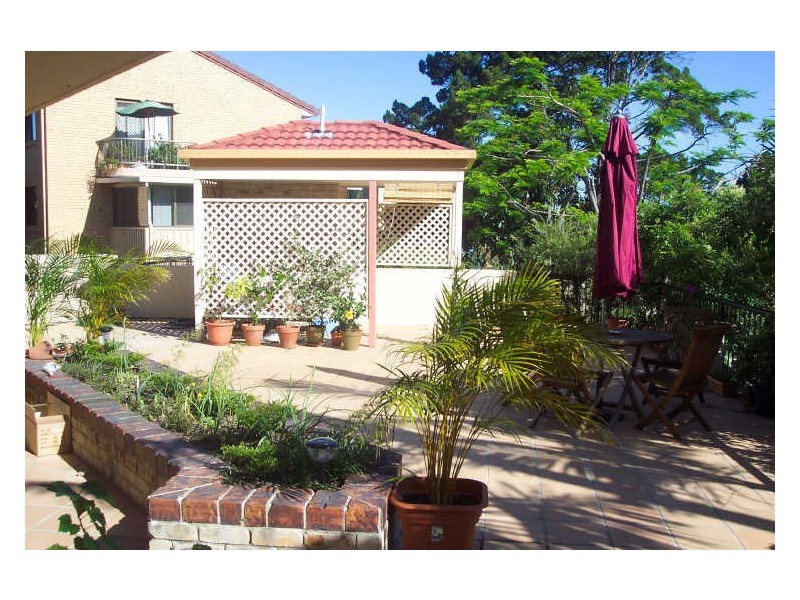 2/27 Chester Terrace, Southport QLD 4215