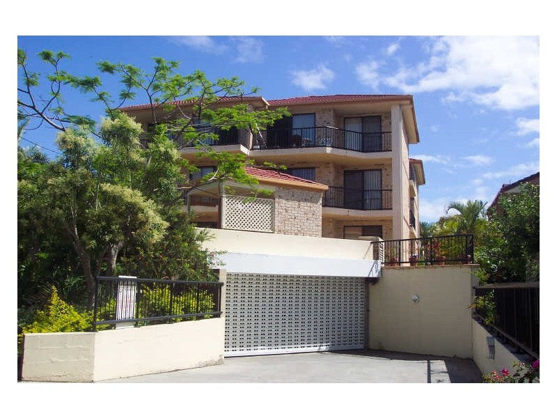 2/27 Chester Terrace, Southport QLD 4215