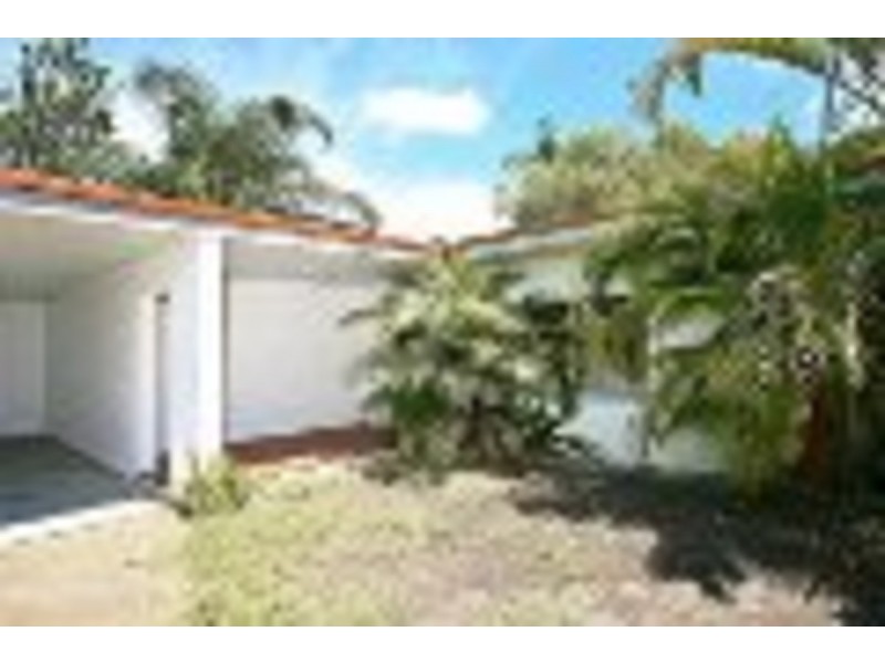 2/4 Louise Street, Southport QLD 4215