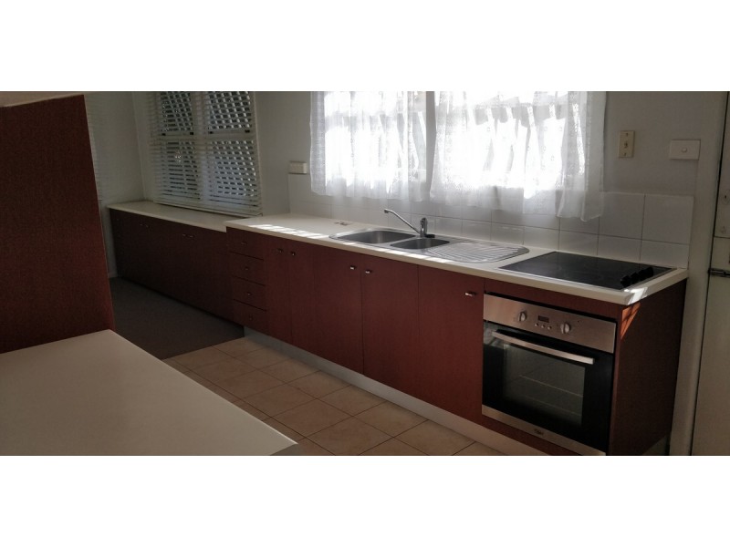 67 Worendo Street, Southport QLD 4215