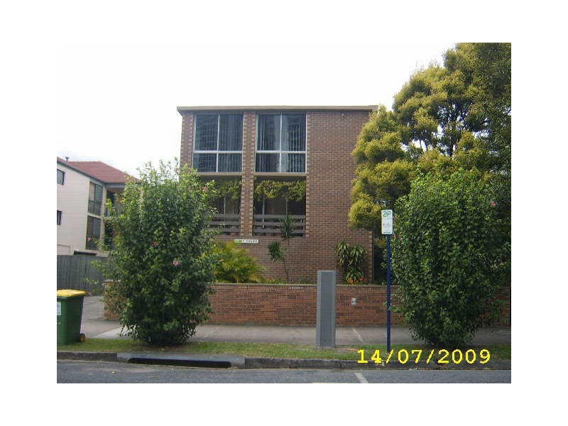 4/10 White Street (R), Southport QLD 4215