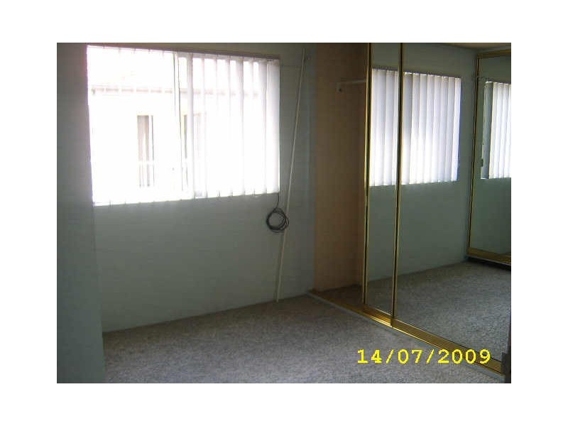 4/10 White Street (R), Southport QLD 4215