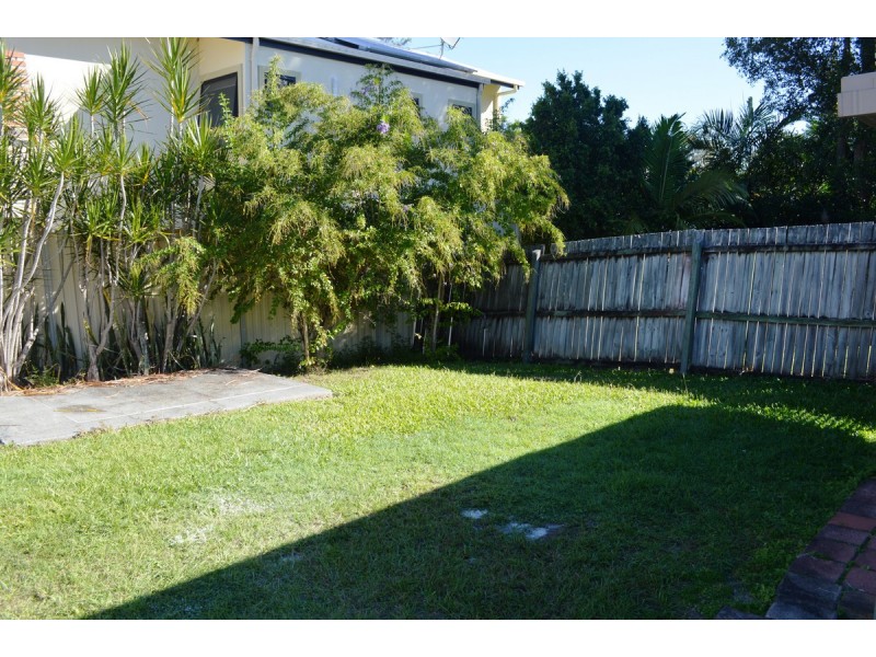 1/126 Falconer Street, Southport QLD 4215