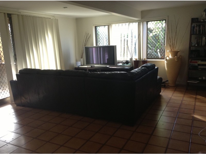 1/6 Melrose Place, Southport QLD 4215