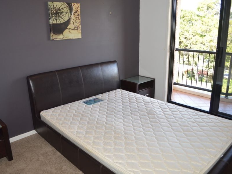 12/27 Chester Terrace, Southport QLD 4215