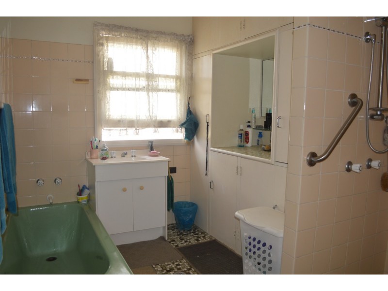 6 Wilson Street, Labrador QLD 4215