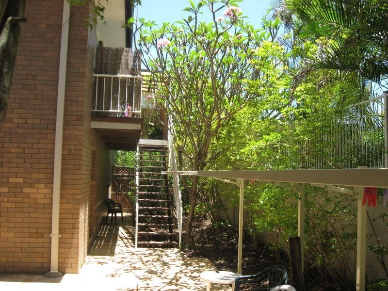 2/3 Central Street, Labrador QLD 4215