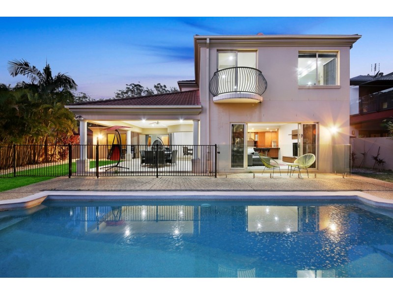 92 Arun Drive, Arundel QLD 4214