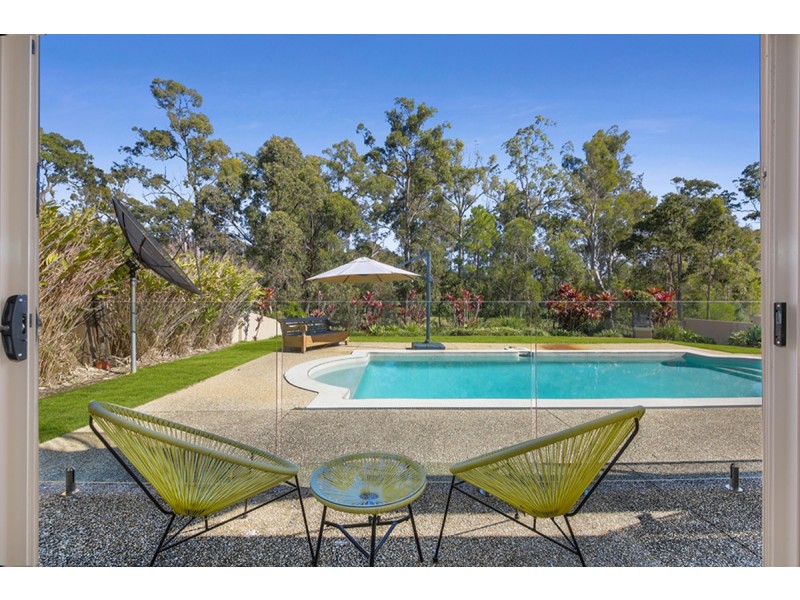 92 Arun Drive, Arundel QLD 4214