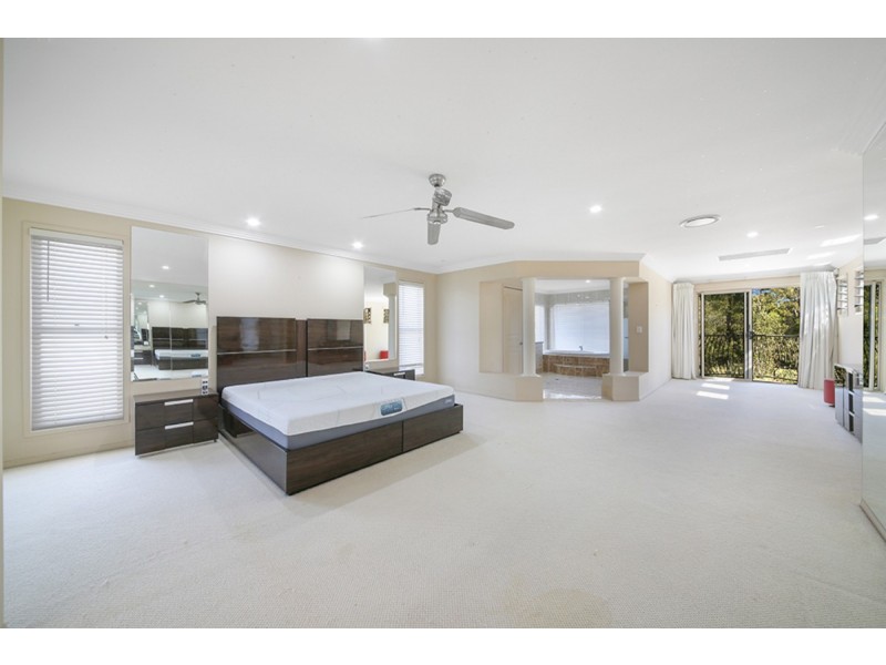 92 Arun Drive, Arundel QLD 4214