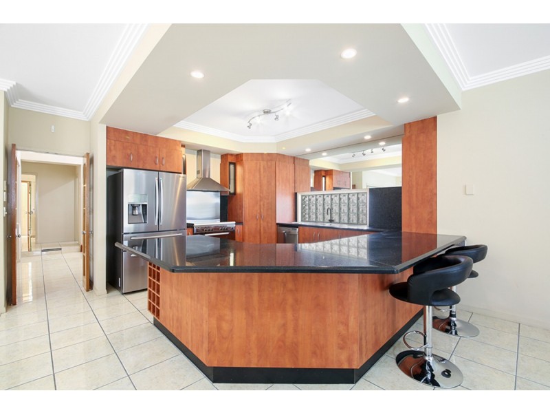 92 Arun Drive, Arundel QLD 4214
