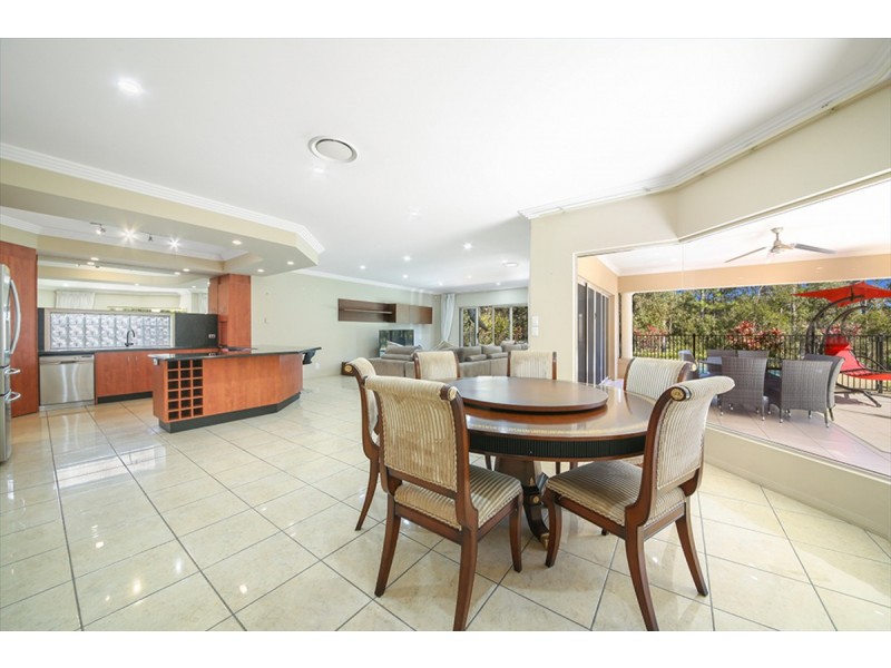 92 Arun Drive, Arundel QLD 4214