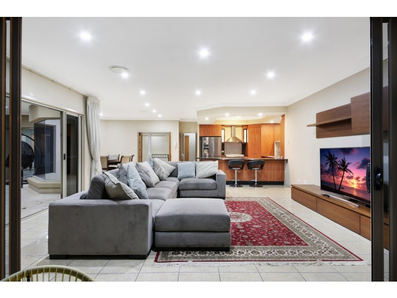 92 Arun Drive, Arundel QLD 4214
