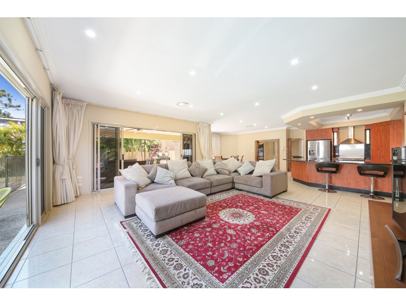 92 Arun Drive, Arundel QLD 4214