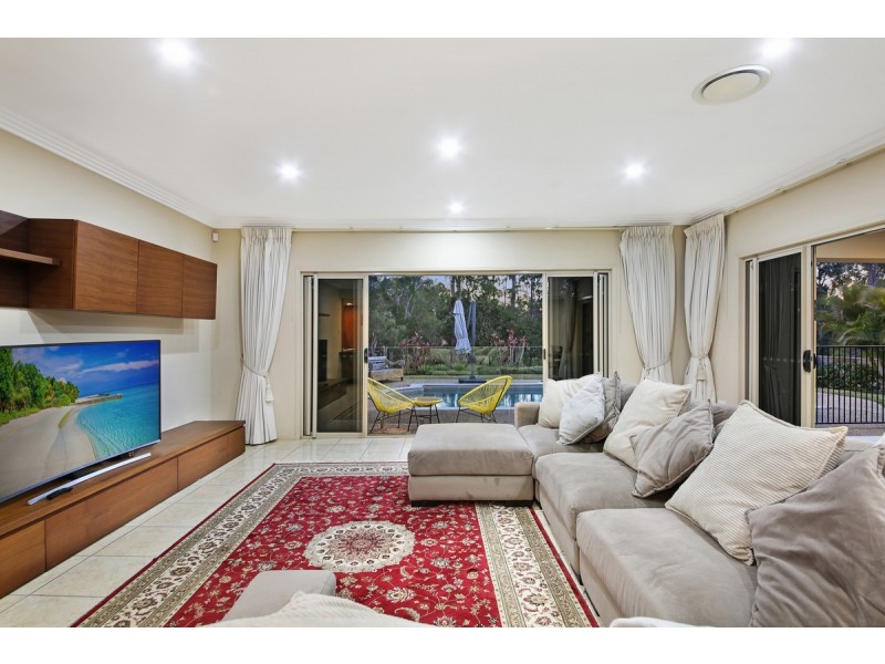 92 Arun Drive, Arundel QLD 4214
