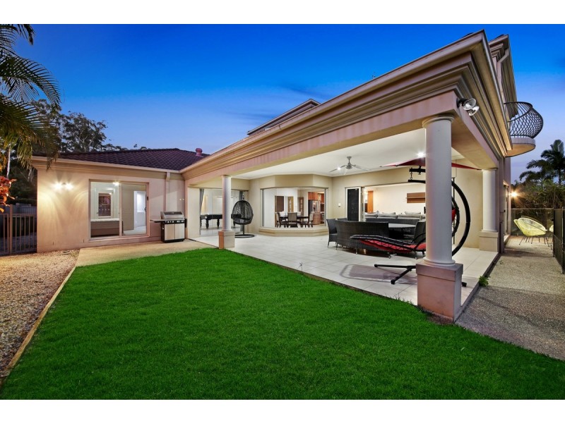 92 Arun Drive, Arundel QLD 4214