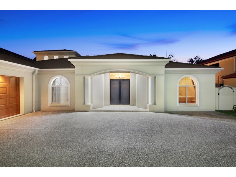 92 Arun Drive, Arundel QLD 4214