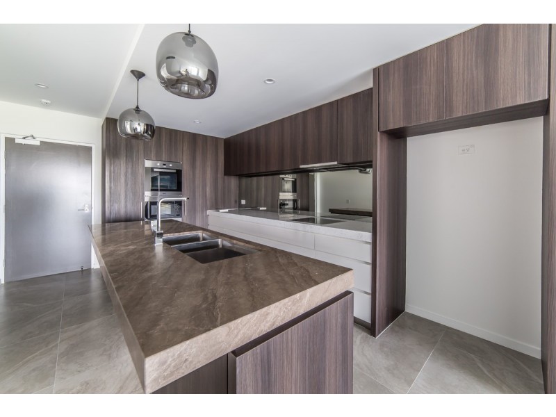 401/30 Brighton Parade, Southport QLD 4215