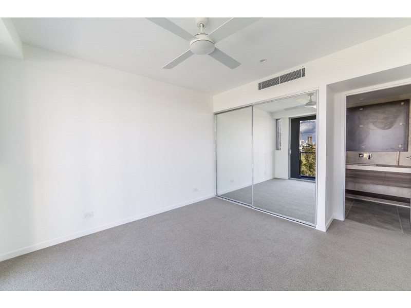 401/30 Brighton Parade, Southport QLD 4215