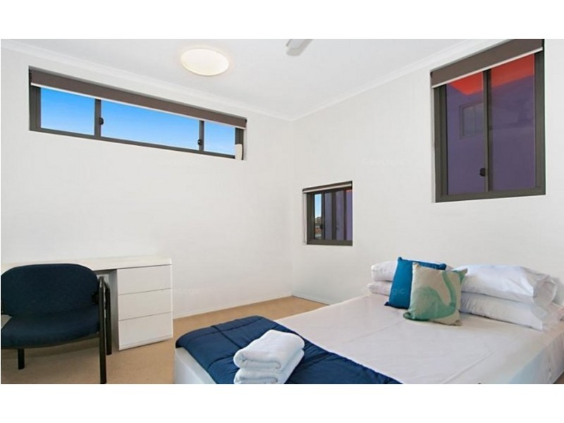 18/171 Scarborough Street, Southport QLD 4215