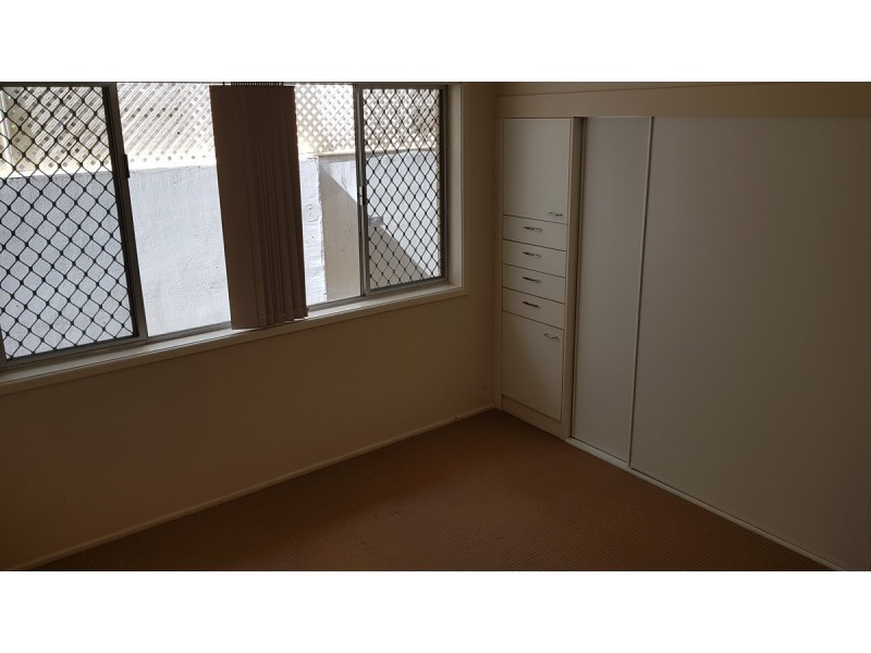 40 Brighton Parade, Southport QLD 4215