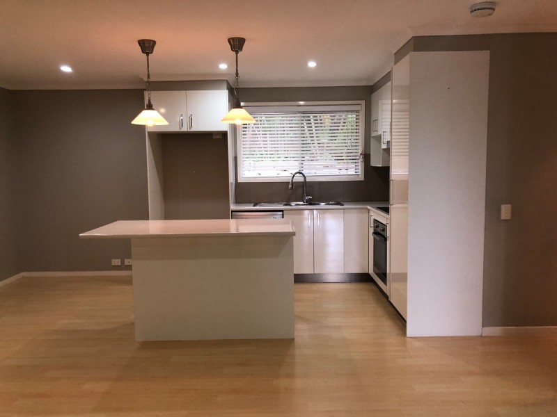 9 Glass Street, Ashmore QLD 4214