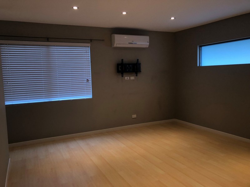 9 Glass Street, Ashmore QLD 4214