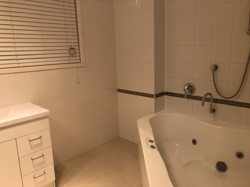 9 Glass Street, Ashmore QLD 4214