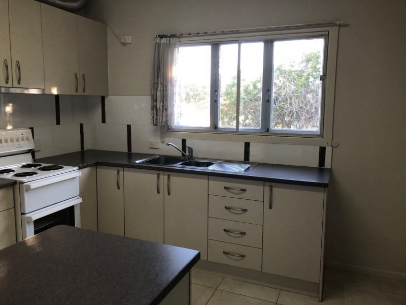 2/93 Pohlman Street, Southport QLD 4215