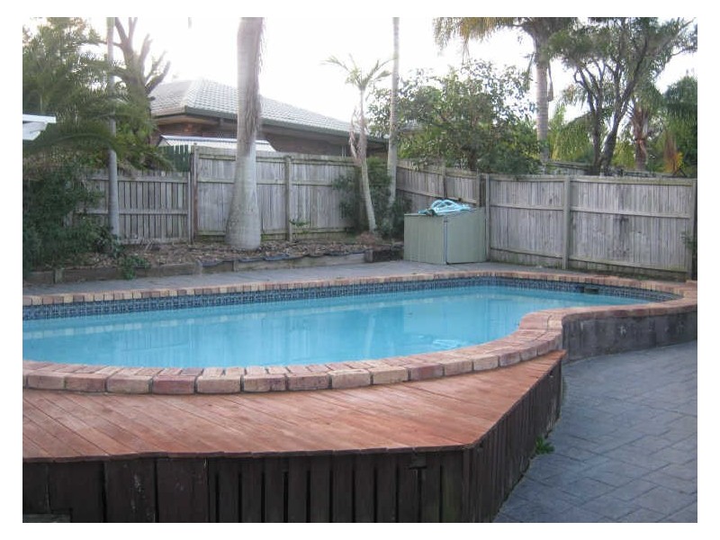 31 Collins Cresent, Benowa QLD 4217