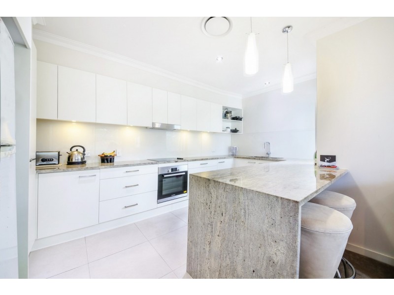 4/133 Benowa Road, Southport QLD 4215