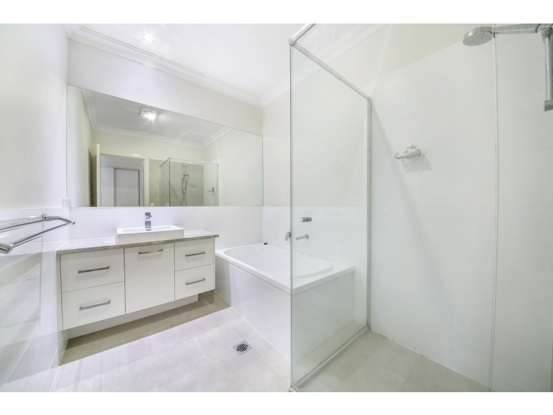 4/133 Benowa Road, Southport QLD 4215