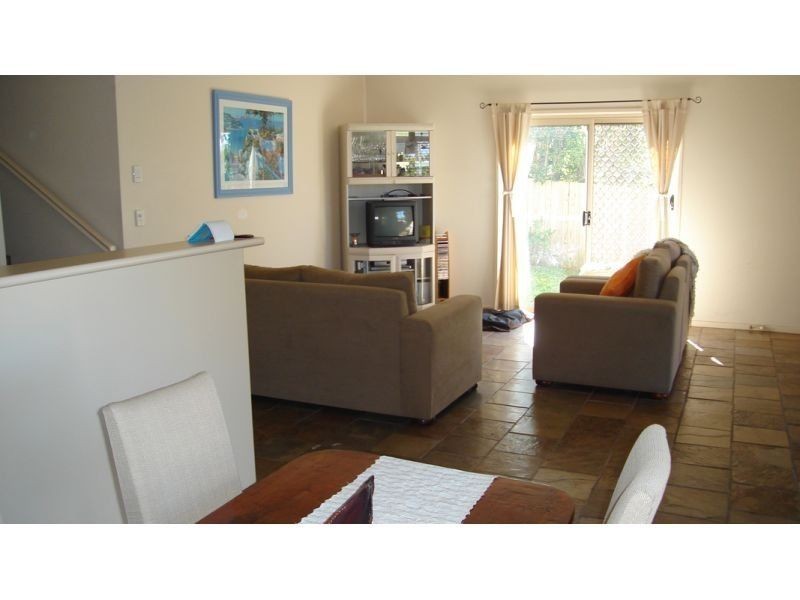 2/180 Turpin, Labrador QLD 4215
