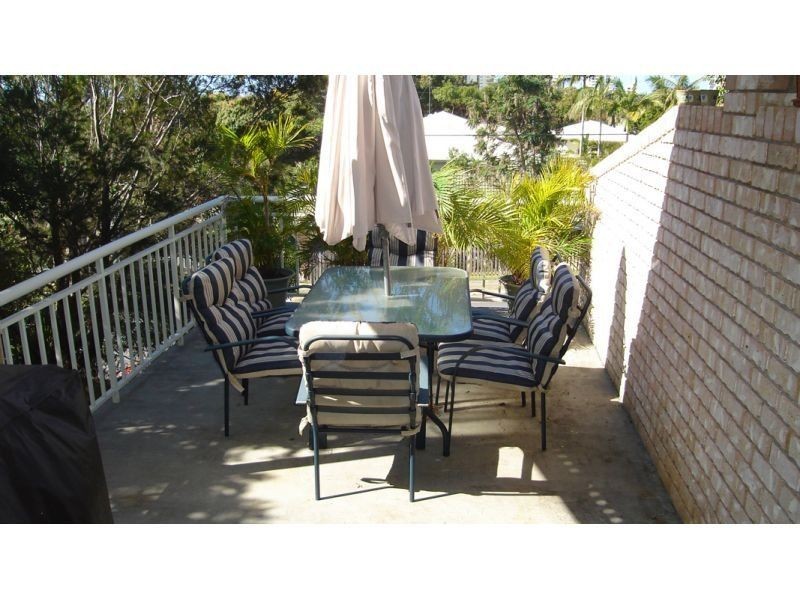 2/180 Turpin, Labrador QLD 4215