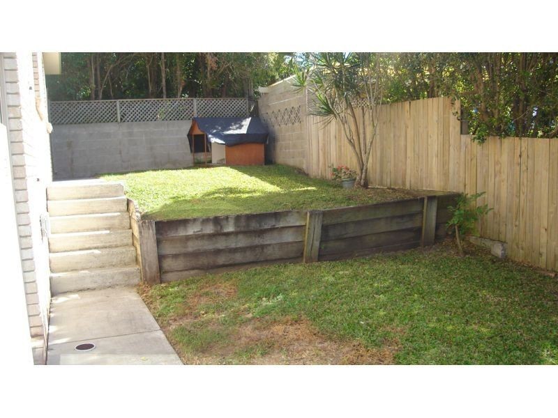 2/180 Turpin, Labrador QLD 4215