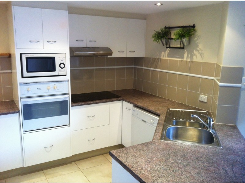 6/50 Pohlman Street, Southport QLD 4215