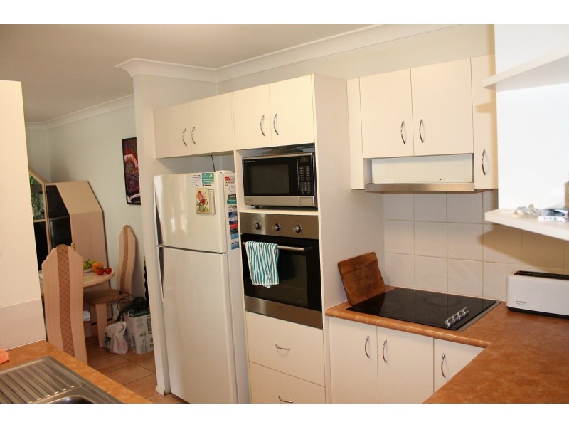 2/21 Ewan Street, Southport QLD 4215