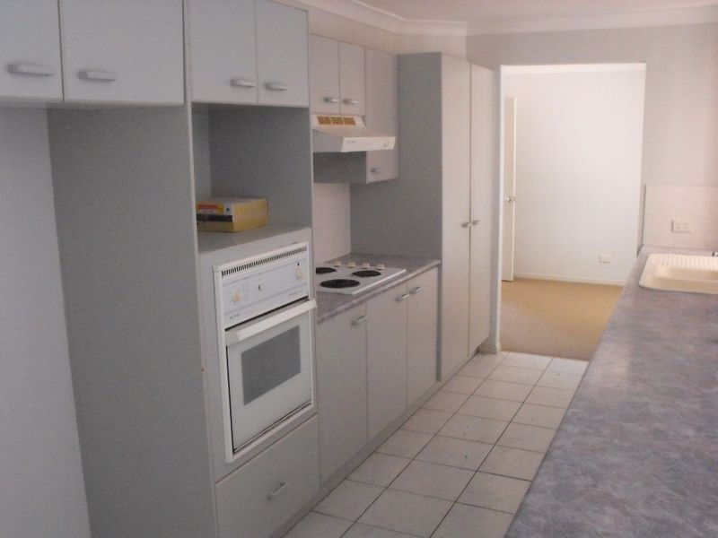 4 Yarraglen Place, Parkwood QLD 4214