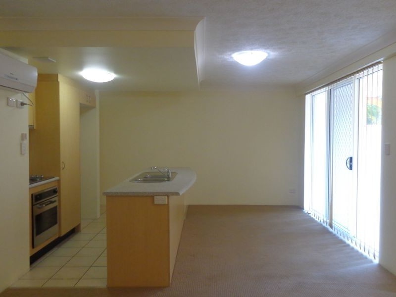 9/3-5 Norman Street, Southport QLD 4215