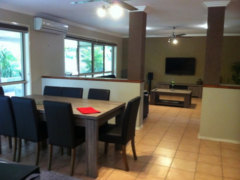 2/79 Daintree Drive, Parkwood QLD 4214