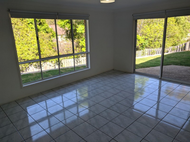 9 County Close, Parkwood QLD 4214