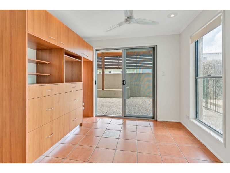 16 Skiff Street, Southport QLD 4215