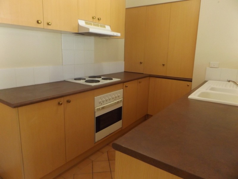 2/27 Chester Terrace, Southport QLD 4215