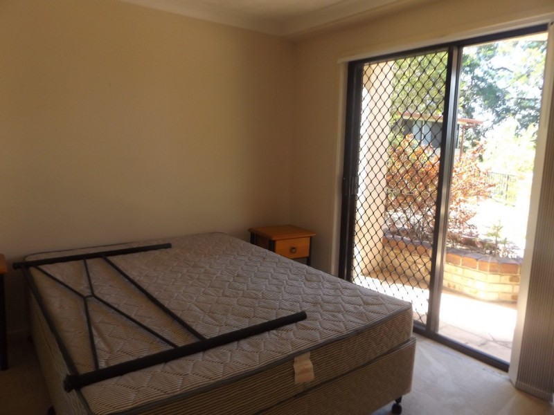 2/27 Chester Terrace, Southport QLD 4215