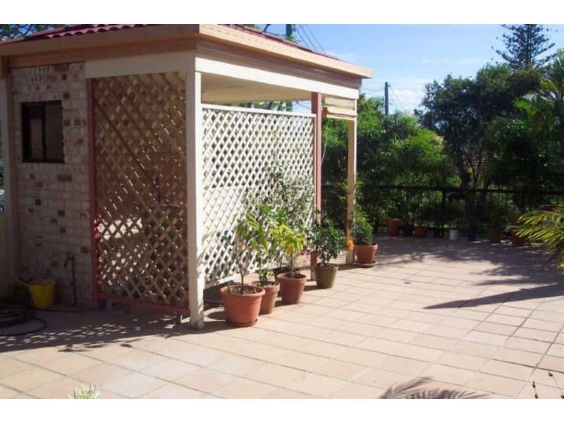 2/27 Chester Terrace, Southport QLD 4215