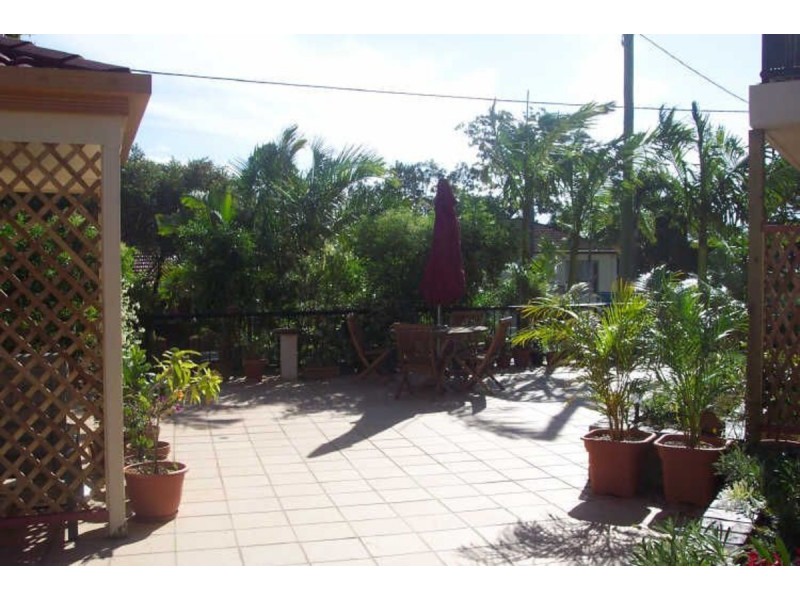 2/27 Chester Terrace, Southport QLD 4215