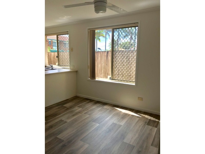 2/94 Worendo Street, Southport QLD 4215