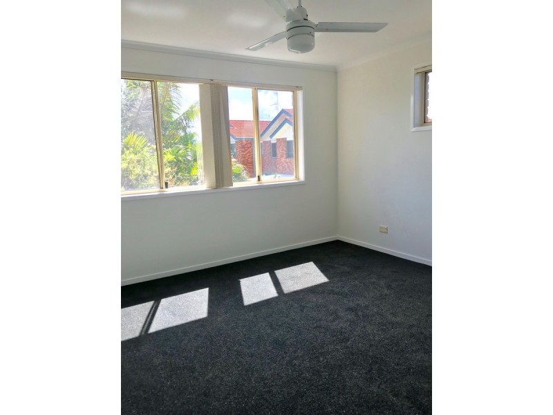 2/94 Worendo Street, Southport QLD 4215